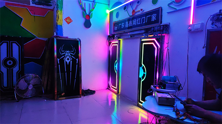 手掌触摸灯光门.jpg